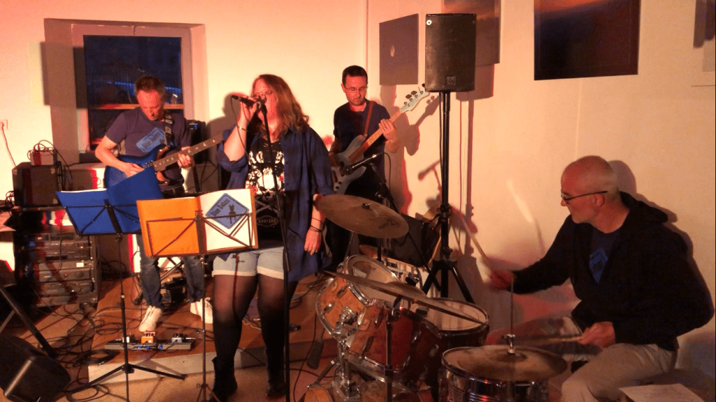 Les Blue Dahoo lors de la scène ouverte de la MJC